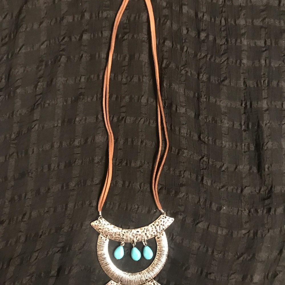 Beautiful statement necklace - Picture 2 of 4